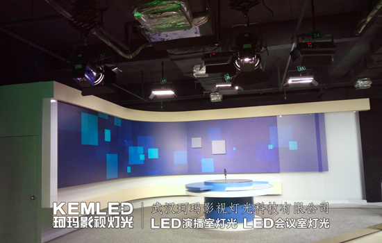 天津機電職業(yè)技術(shù)學院多功能演播室燈光案例圖
